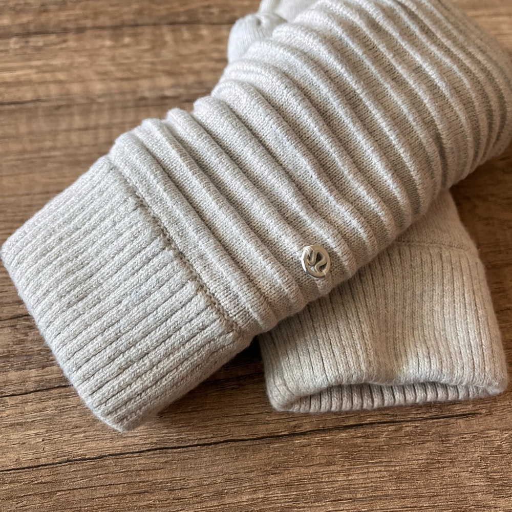 Lululemon Gray Ribbed Mittens - Picture 3 of 3